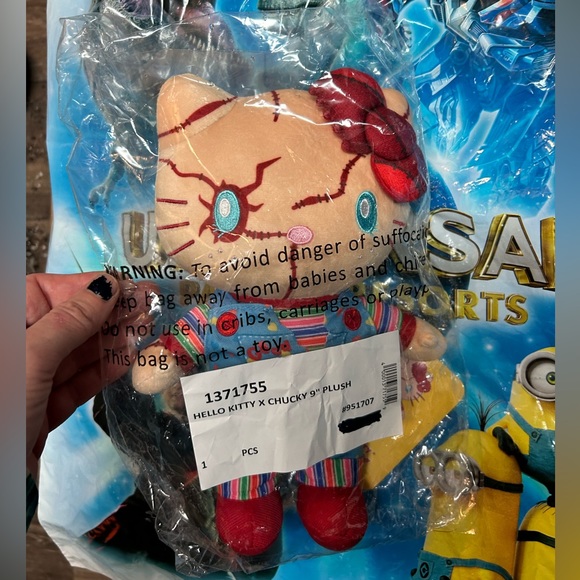 HELLO KITTY CHUCKY PLUSH DOLL - Picture 5 of 5